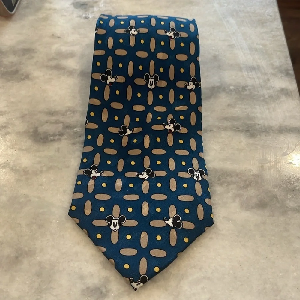 Men’s Disney Mickey Mouse silk tie. - Picture 5 of 10